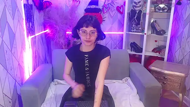 Snapshot of charlottemoonxz chatting on October 20, 5:35 pm charlottemoonxz online show from October 20, 5:35 pm
