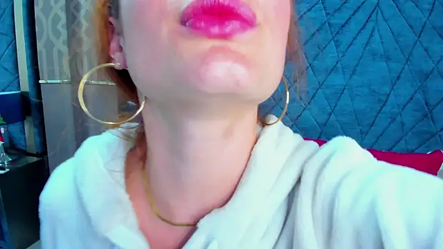 Snapshot of AdelaineBest chatting on December 22, 5:12 am AdelaineBest online show from December 22, 5:12 am