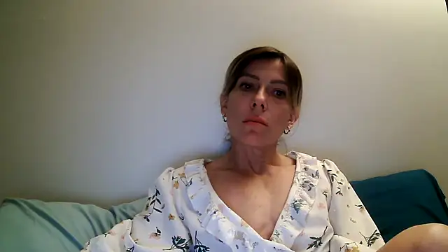anechka1 online show from May 1, 12:37 am