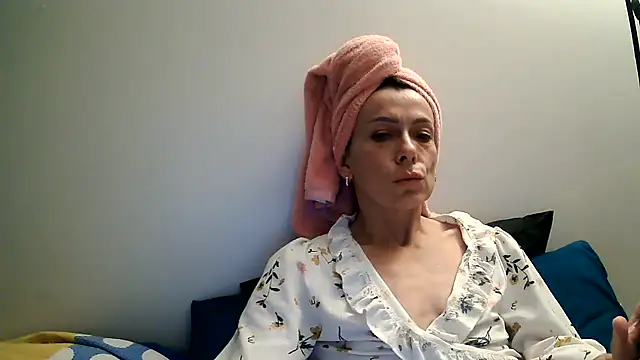 anechka1 online show from June 7, 2:37 am