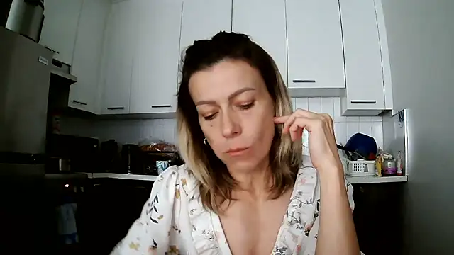 anechka1 online show from June 7, 2:43 pm