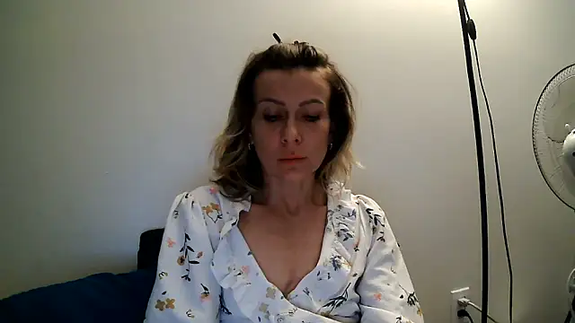 anechka1 online show from June 11, 1:27 am