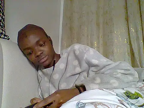 Snapshot of Saintadushe chatting on October 12, 11:15 pm Saintadushe online show from October 12, 11:15 pm