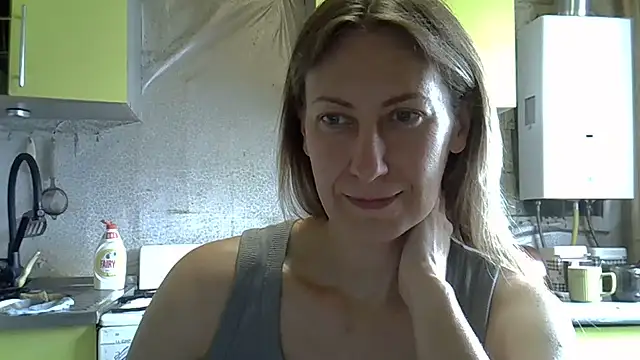 Snapshot of AshleyXHoney chatting on June 29, 8:20 am AshleyXHoney online show from June 29, 8:20 am