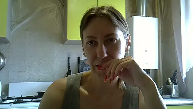 Snapshot of AshleyXHoney chatting on July 1, 6:37 am AshleyXHoney online show from July 1, 6:37 am