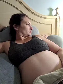 Snapshot of MilfyMrsRobinson chatting on March 19, 12:15 am MilfyMrsRobinson online show from March 19, 12:15 am