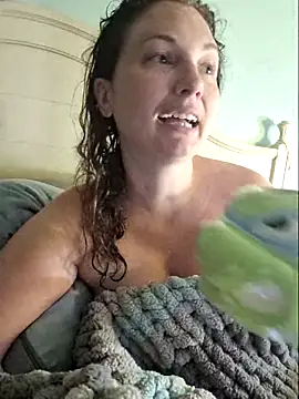 Snapshot of MilfyMrsRobinson chatting on March 22, 12:46 pm MilfyMrsRobinson online show from March 22, 12:46 pm