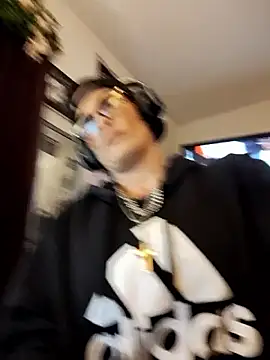 Snapshot of NarleySinn chatting on October 18, 5:14 pm NarleySinn online show from October 18, 5:14 pm