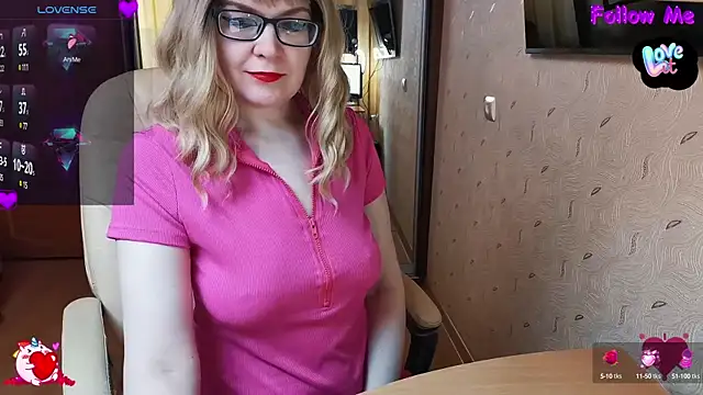 Snapshot of MyLadySkyLuck chatting on March 8, 10:00 am MyLadySkyLuck online show from March 8, 10:00 am