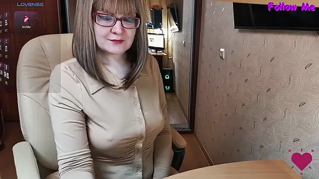 Snapshot of MyLadySkyLuck chatting on November 25, 3:17 am MyLadySkyLuck online show from November 25, 3:17 am