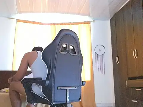 aronmiller404 online show from January 10, 7:11 pm