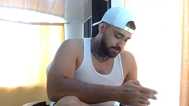 aronmiller404 online show from March 7, 2:47 pm