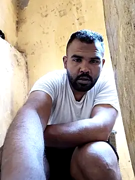 ListedLoin online show from April 23, 12:40 pm