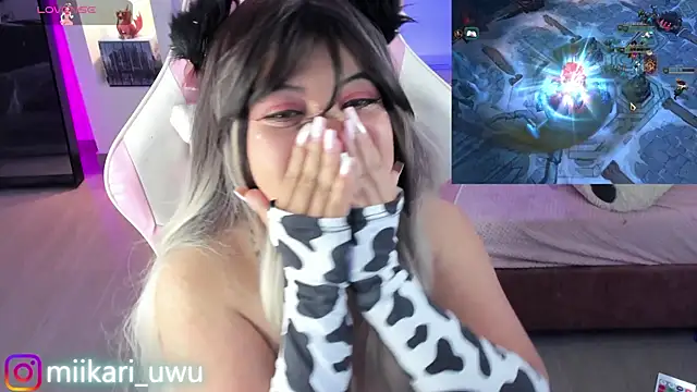 Snapshot of Ahri_Elderwood chatting on January 24, 9:39 am Ahri Elderwood online show from January 24, 9:39 am