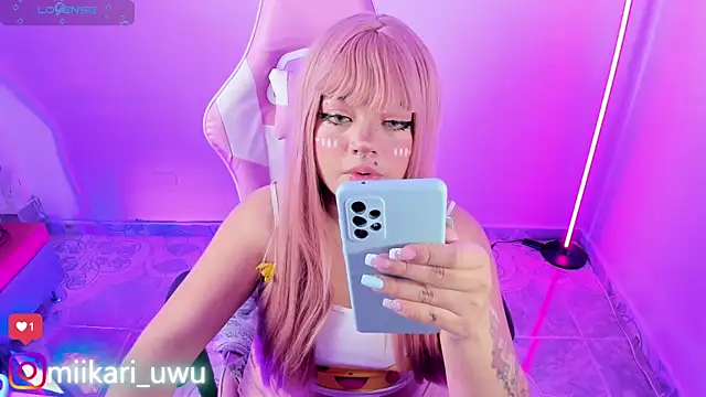 Snapshot of Ahri_Elderwood chatting on September 27, 6:18 am Ahri Elderwood online show from September 27, 6:18 am