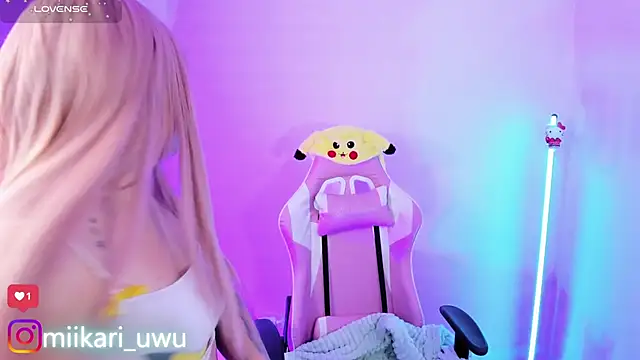 Snapshot of Ahri_Elderwood chatting on October 7, 3:36 am Ahri Elderwood online show from October 7, 3:36 am