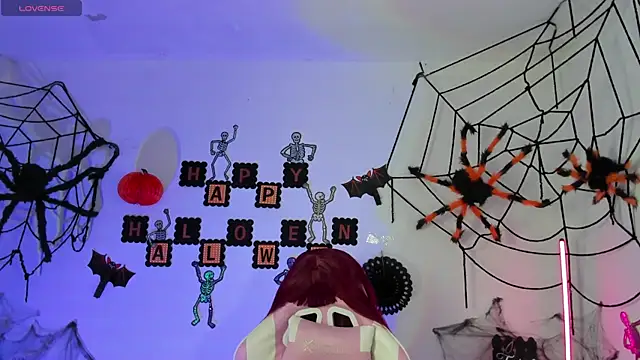 Snapshot of Ahri_Elderwood chatting on October 13, 4:34 am Ahri Elderwood online show from October 13, 4:34 am