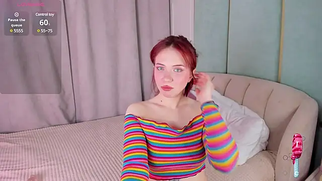 Snapshot of Love_is_Lola chatting on January 18, 1:19 am Love is Lola online show from January 18, 1:19 am