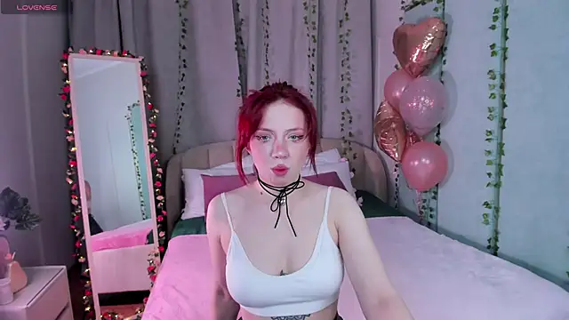 Snapshot of Love_is_Lola chatting on February 25, 1:09 am Love is Lola online show from February 25, 1:09 am