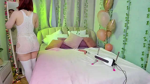 Snapshot of Love_is_Lola chatting on March 9, 1:14 am Love is Lola online show from March 9, 1:14 am