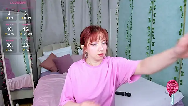 Snapshot of Love_is_Lola chatting on March 20, 1:13 am Love is Lola online show from March 20, 1:13 am