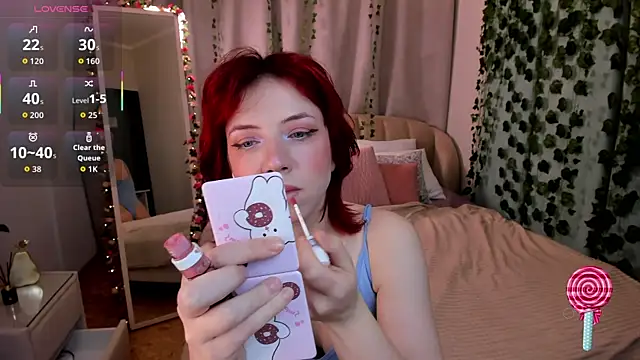 Snapshot of Love_is_Lola chatting on October 26, 11:53 pm Love is Lola online show from October 26, 11:53 pm