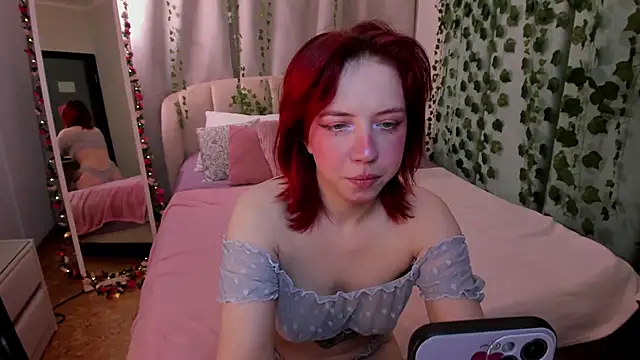 Snapshot of Love_is_Lola chatting on December 15, 12:15 am Love is Lola online show from December 15, 12:15 am