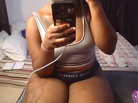 Snapshot of Miss_bambi chatting on January 27, 9:13 am Miss bambi online show from January 27, 9:13 am