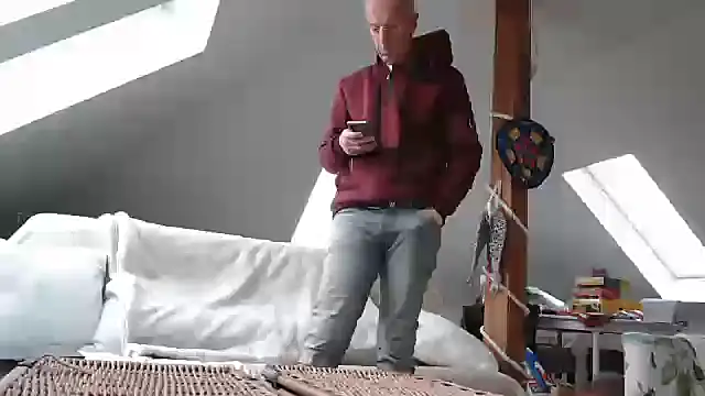 maxmueller321 online show from December 11, 12:55 pm