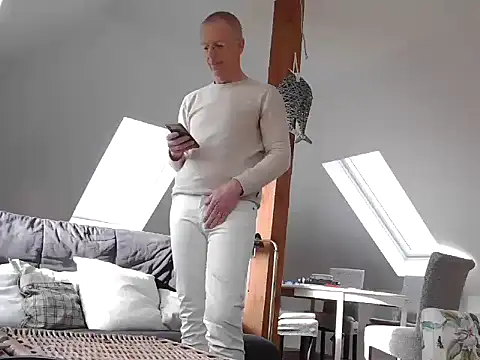 maxmueller321 online show from March 1, 9:00 am