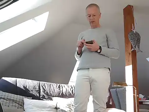 maxmueller321 online show from March 4, 9:26 am