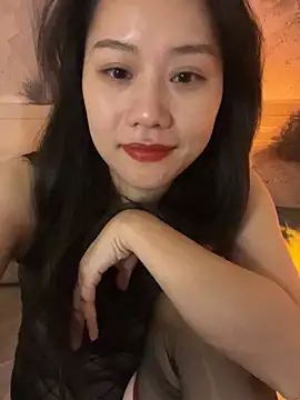 Eliza-E online show from December 18, 1:28 pm