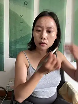 Eliza-E online show from April 9, 2:00 am