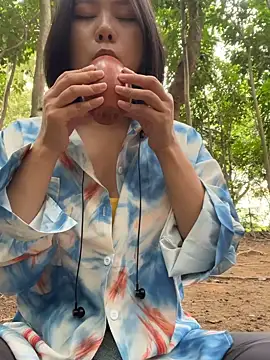 Eliza-E online show from April 21, 1:53 am