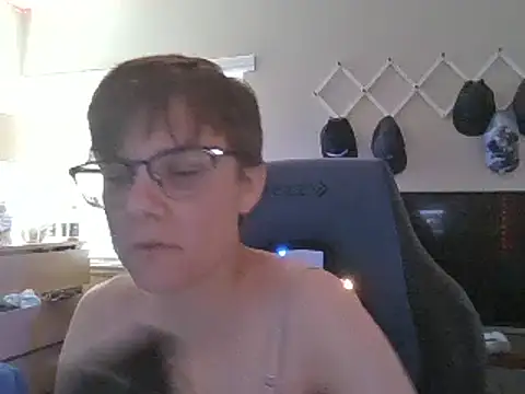 Snapshot of KaliSnow199623 chatting on December 4, 6:39 pm KaliSnow199623 online show from December 4, 6:39 pm