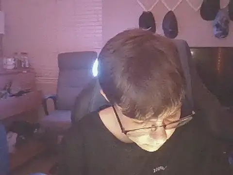 Snapshot of KaliSnow199623 chatting on December 5, 4:42 am KaliSnow199623 online show from December 5, 4:42 am