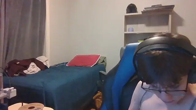 Snapshot of KaliSnow199623 chatting on November 4, 4:11 am KaliSnow199623 online show from November 4, 4:11 am