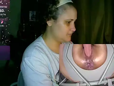 Snapshot of lolalicious_758 chatting on May 22, 12:40 am lolalicious 758 online show from May 22, 12:40 am