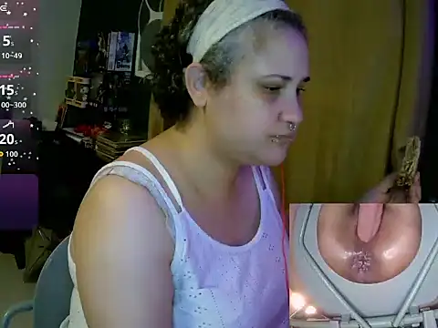 Snapshot of lolalicious_758 chatting on May 25, 2:50 am lolalicious 758 online show from May 25, 2:50 am