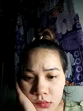 Ngoc-Trinh online show from December 4, 3:10 pm