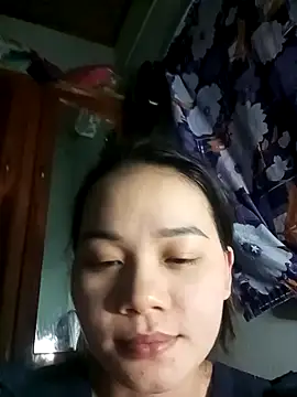 Ngoc-Trinh online show from January 5, 4:06 pm