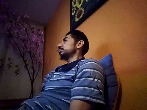 Angel Coronel online show from December 4, 10:46 am