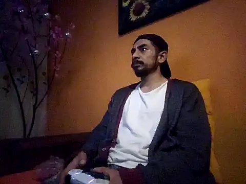 Angel Coronel online show from December 12, 1:43 am
