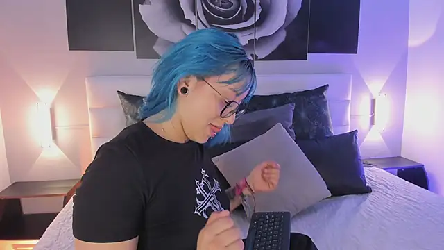 sofi bakerr online show from October 26, 11:38 am