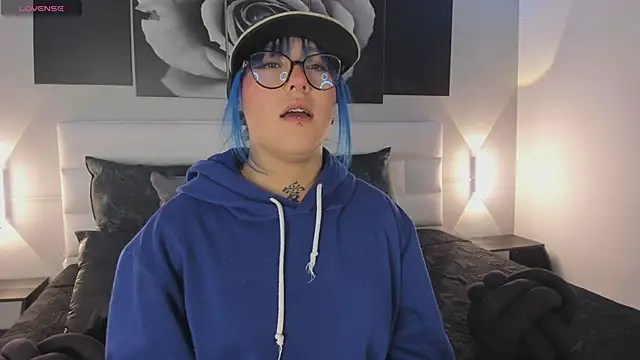 sofi bakerr online show from November 3, 11:33 am