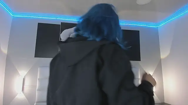 sofi bakerr online show from December 15, 11:36 am