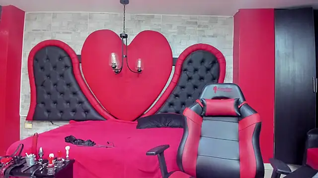 Snapshot of JAYLEN_BDSM chatting on June 2, 11:56 am JAYLEN BDSM online show from June 2, 11:56 am