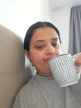 sarahhh1987 online show from April 21, 7:03 am