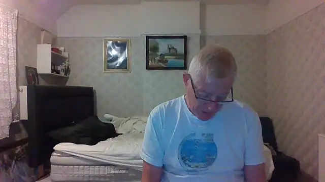 Snapshot of shaun63m chatting on September 27, 1:21 am shaun63m online show from September 27, 1:21 am