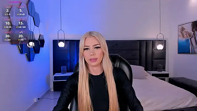 Snapshot of HannaConnor_ chatting on May 4, 8:38 pm HannaConnor online show from May 4, 8:38 pm